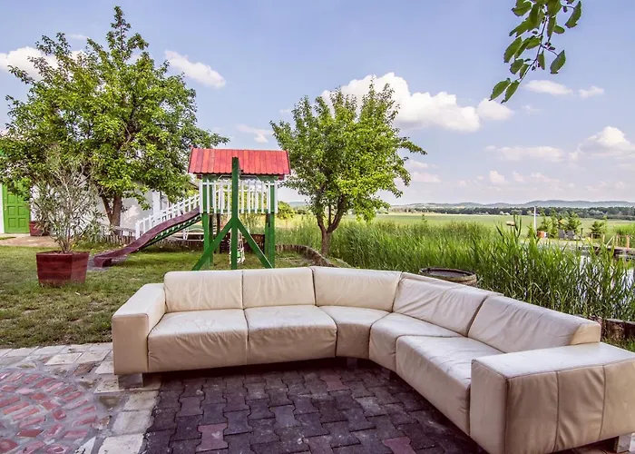 Tavirozsa Elmenypark בית הארחה Igar